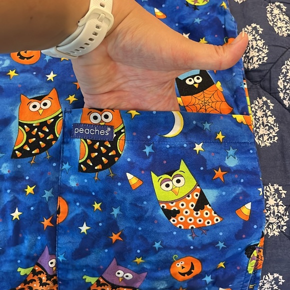 Halloween scrub top - Picture 3 of 3